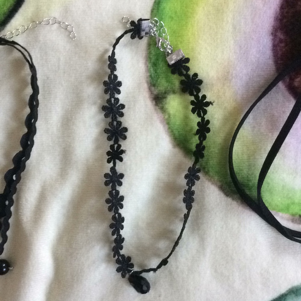 Chokers - Picture 6 of 7